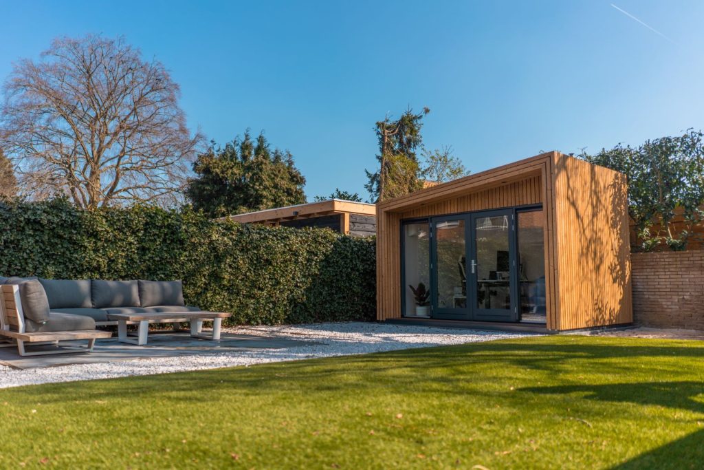 Van thuiswerken naar tuinwerken: Hoe creëer je je eigen productieve buitenkantoor